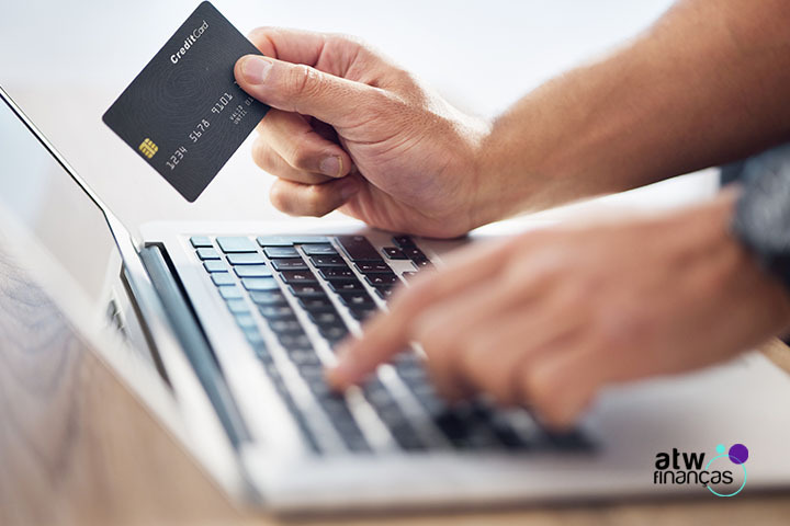 Quem usa cartão de crédito tem dinheiro a receber?
